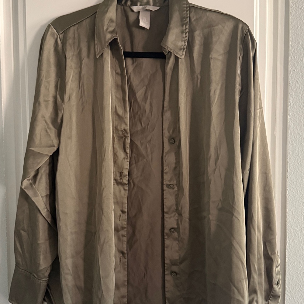 H&M olive green satin top long sleeve - Picture 3 of 3